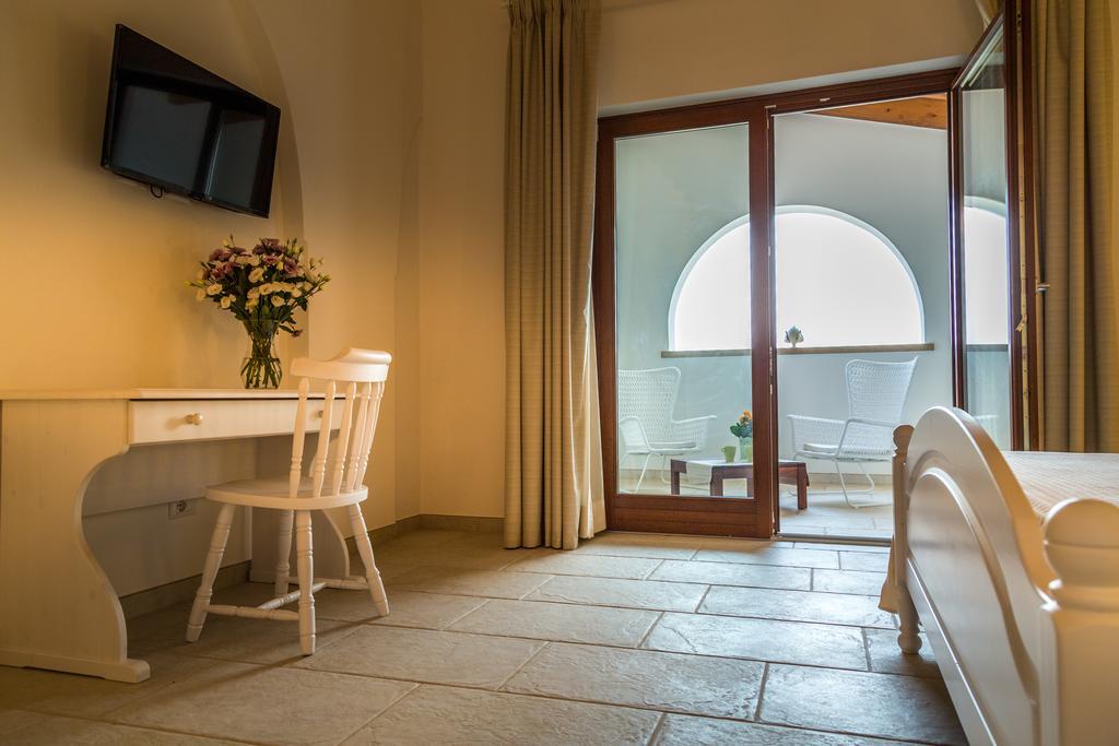 Masseria Martellotta Palagianello Cameră foto